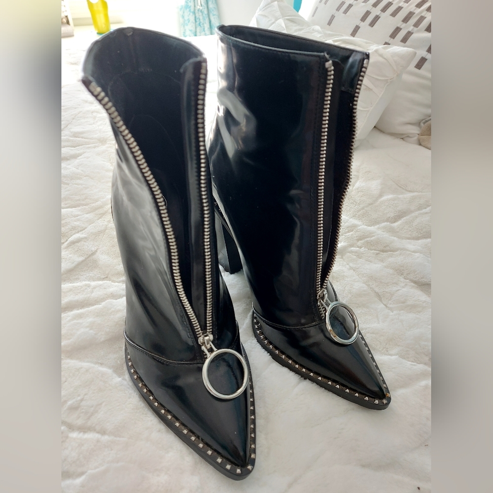Missguided faux leather patent black zip front pull ring Boots